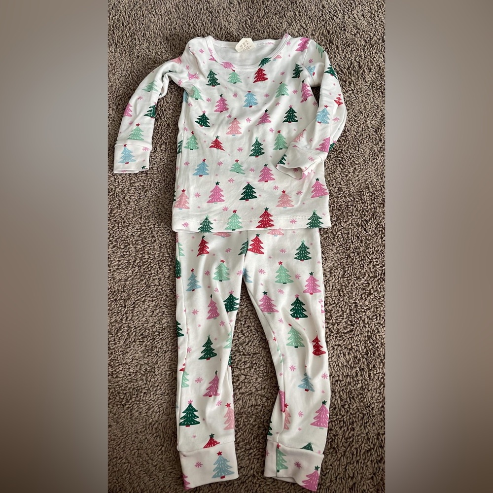 Spearmint Love girls Christmas pajamas